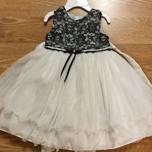 Girl’s dress